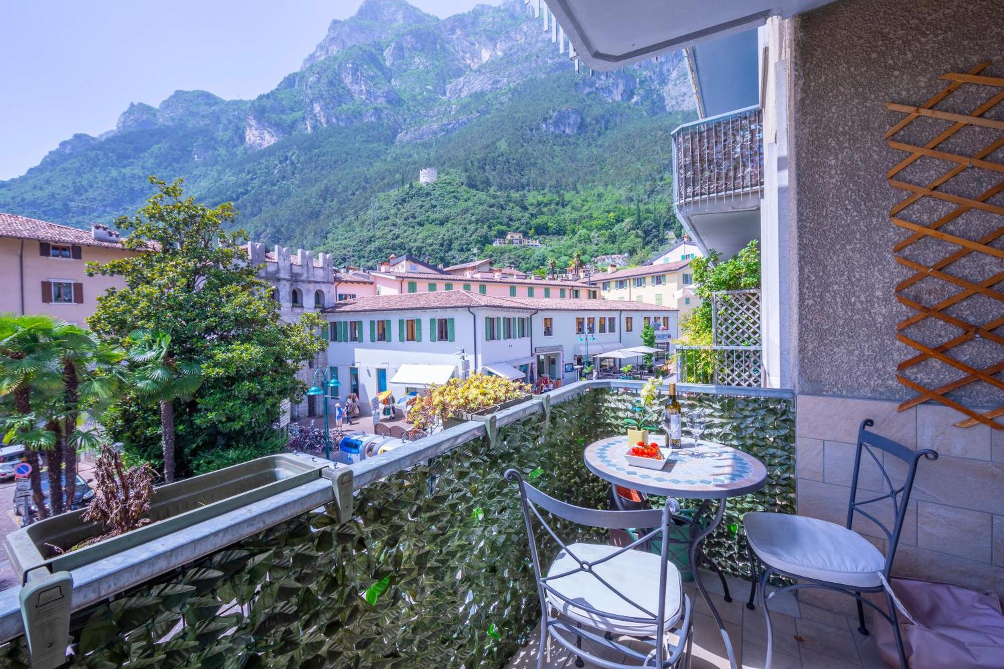 Riva Dante Apartment - Happy Rentals エクステリア 写真
